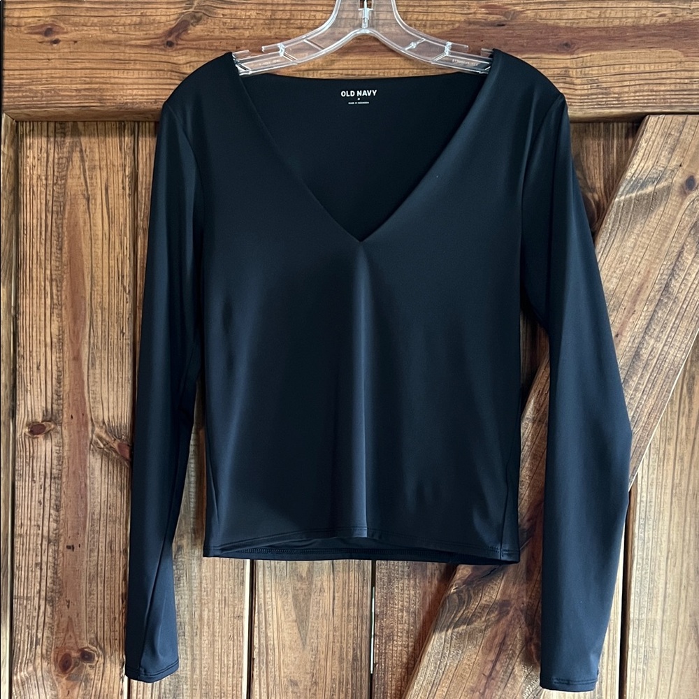 Fitted polyester top